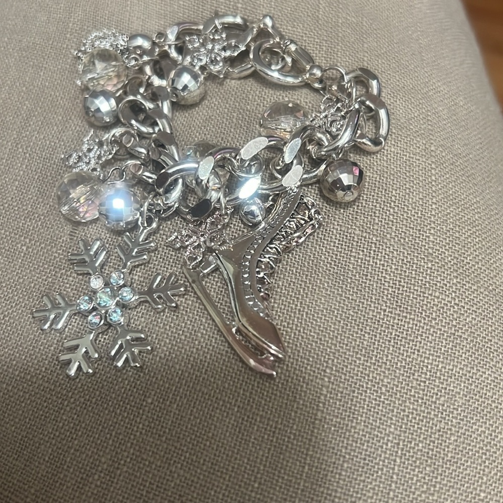 Christmas snowflake skate bracelet. - Picture 3 of 3